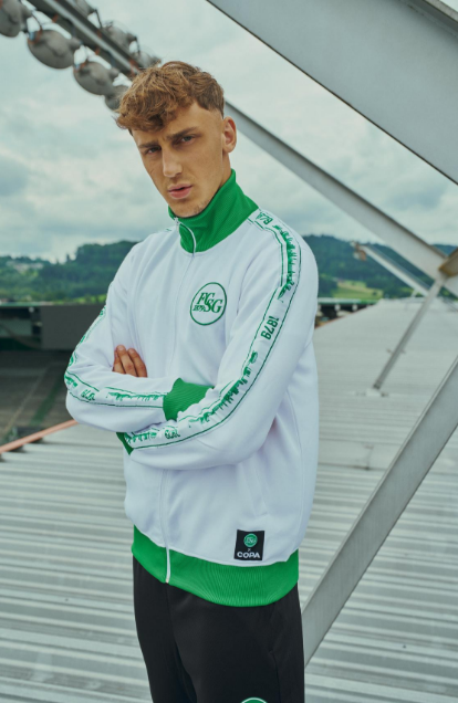 zipjacke-weissgrün-lifestyle